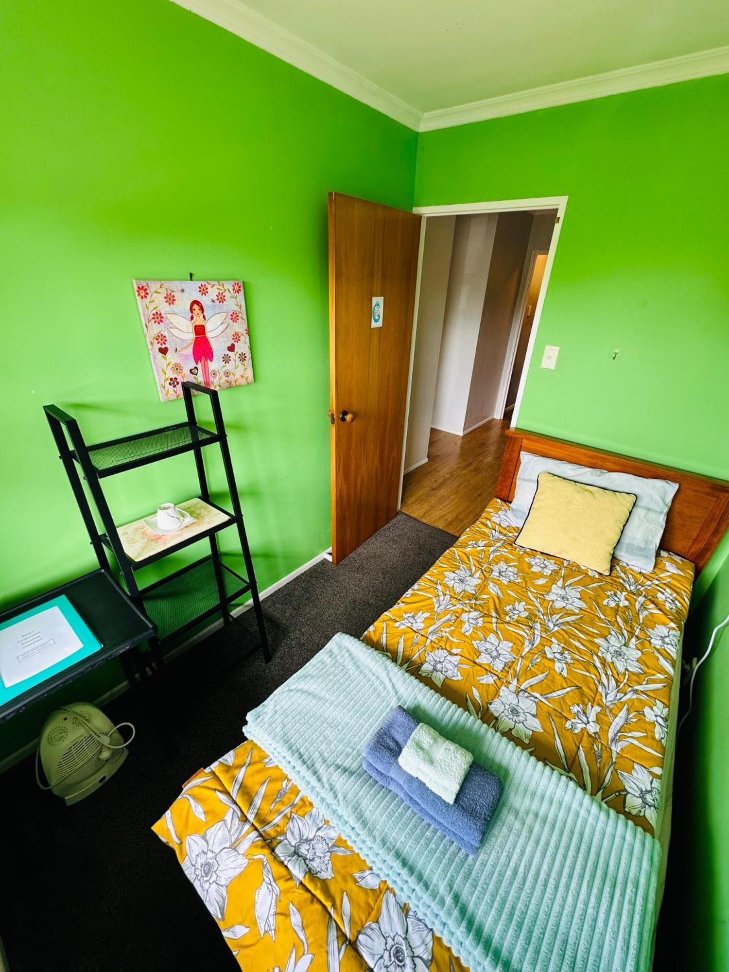 Dora'S Comfortable Homestay In Hamilton Exterior photo